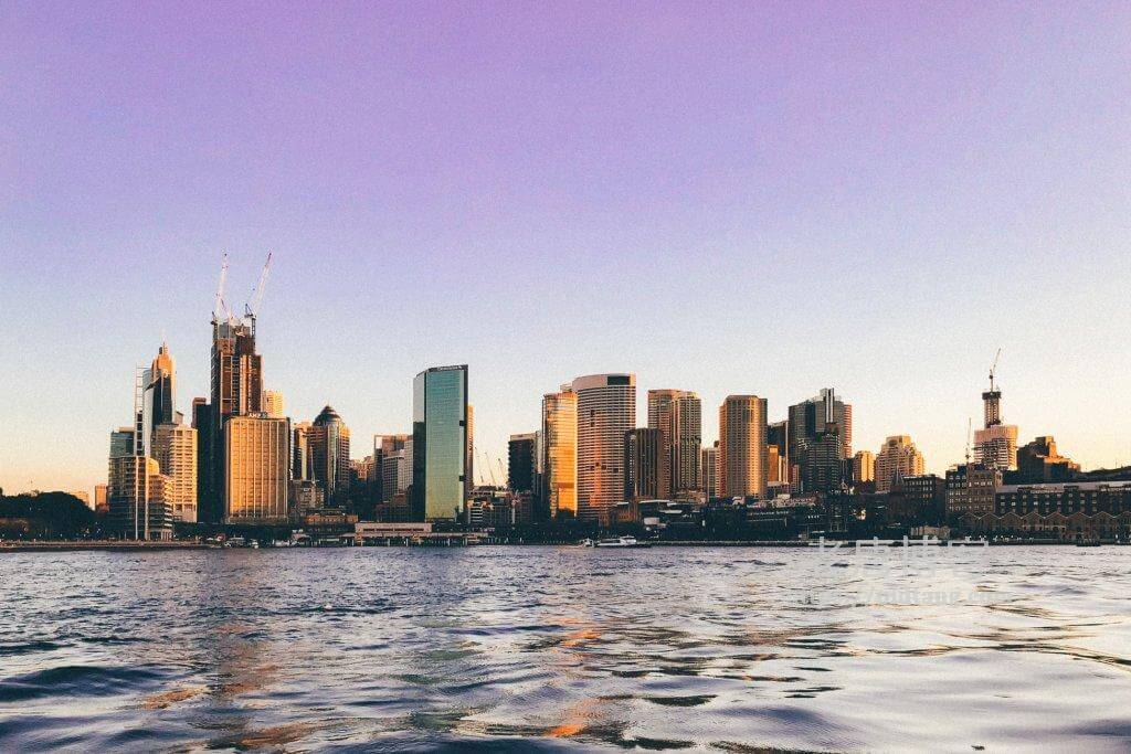 2025 香港 CN2 GIA VPS 推荐：便宜好用/超大带宽/超低延迟/建站优选-老唐笔记